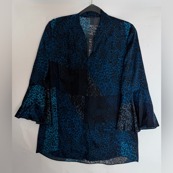 Elie Tahari Tops - Elie Tahari NWOT “Judith” 100% Silk Animal Print Blouse Size Small. Blue & Black